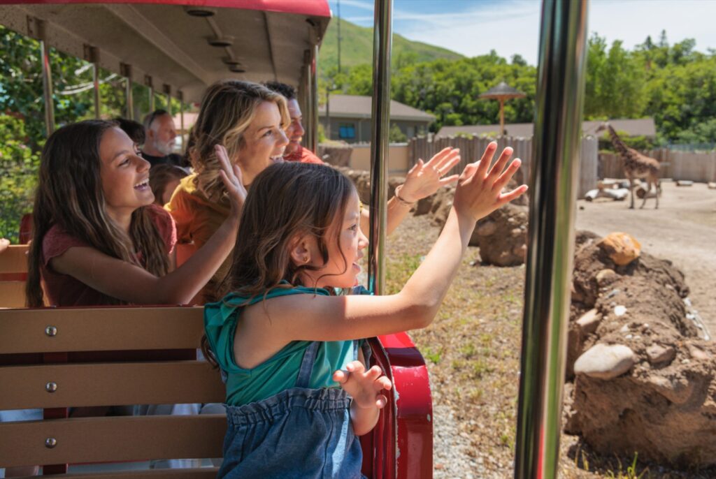 Hogle Zoo — Family Viewing Giraffes
